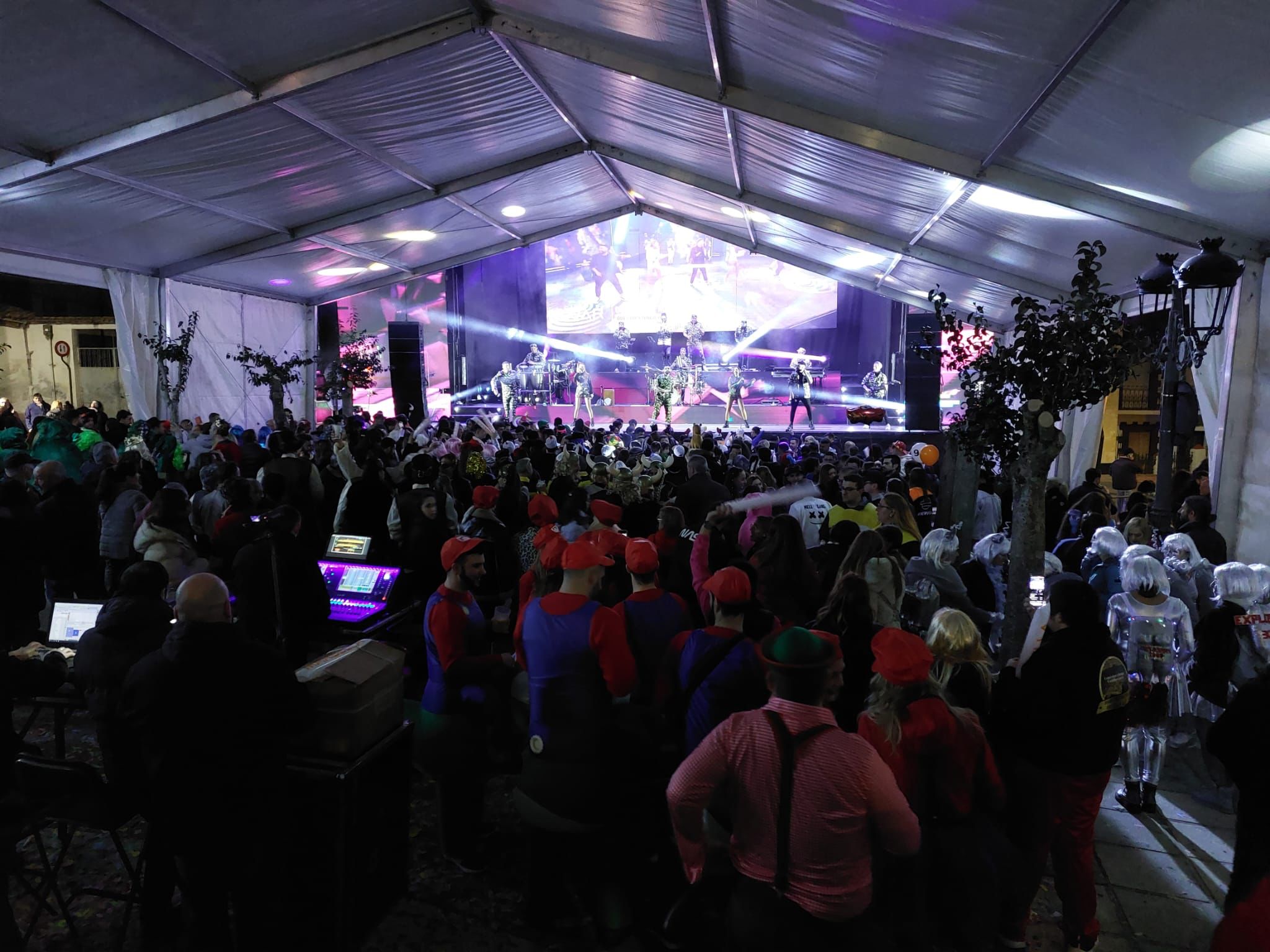 Grease gana el Concurso de Disfraces del Carnaval de Guardo en la categoría  de grupos de cuatro o más personas